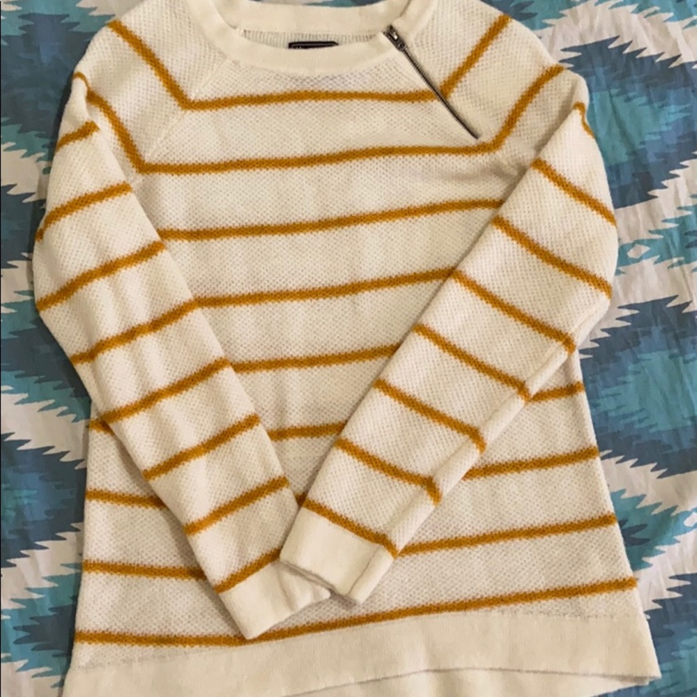 Light-weight sweater top